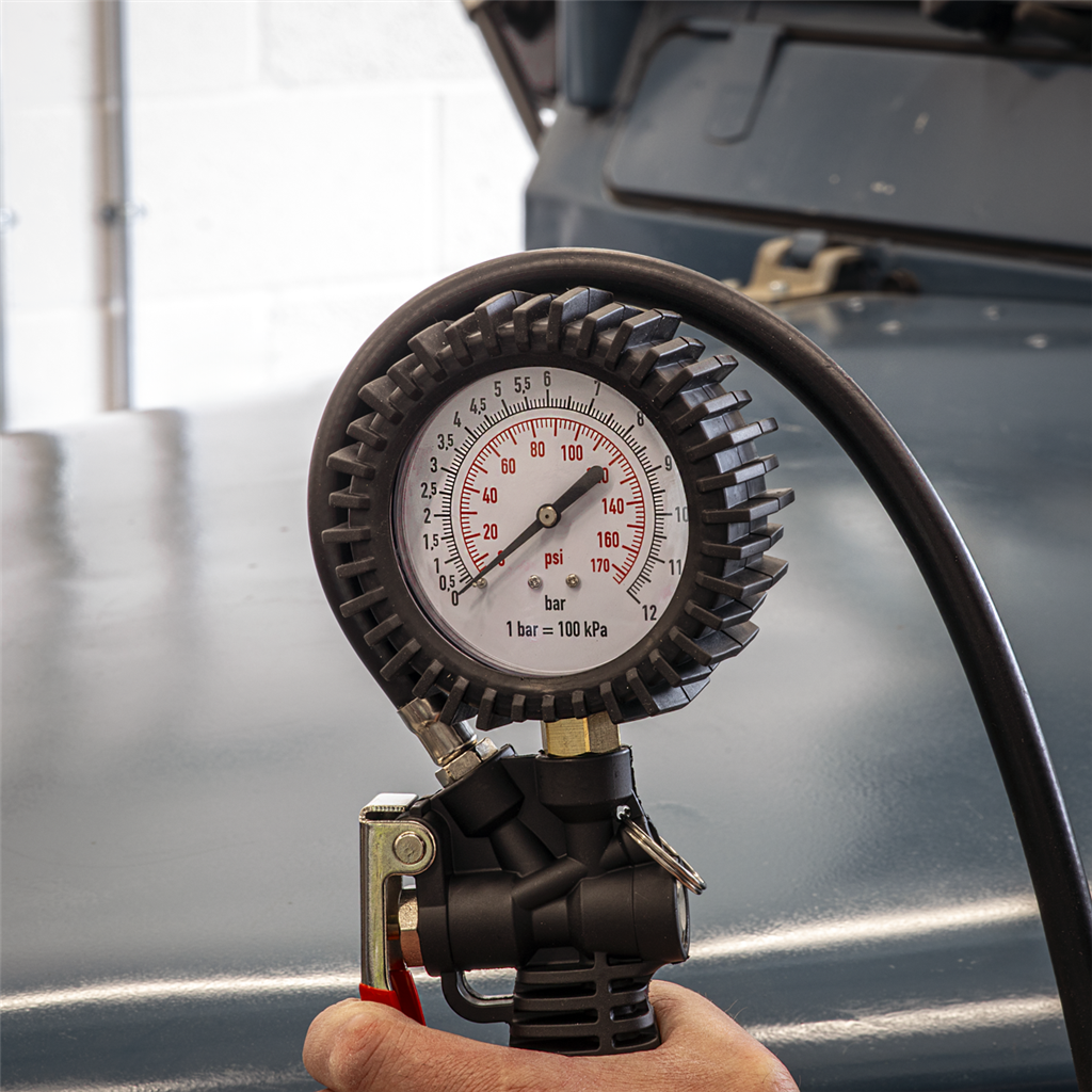 Tyre Inflator with Pressure Gauge and Clip-On Connector
