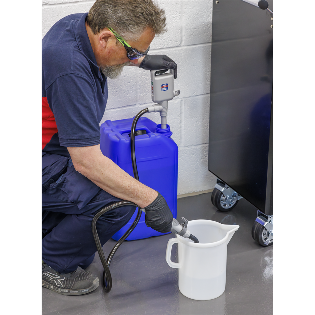 Fluid Transfer Pump with Nozzle Battery Operated