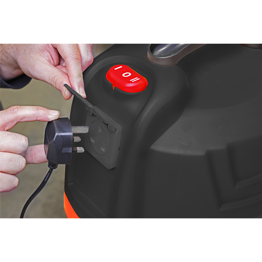30L Industrial Cyclone Vacuum Cleaner Wet & Dry 1200W/230V