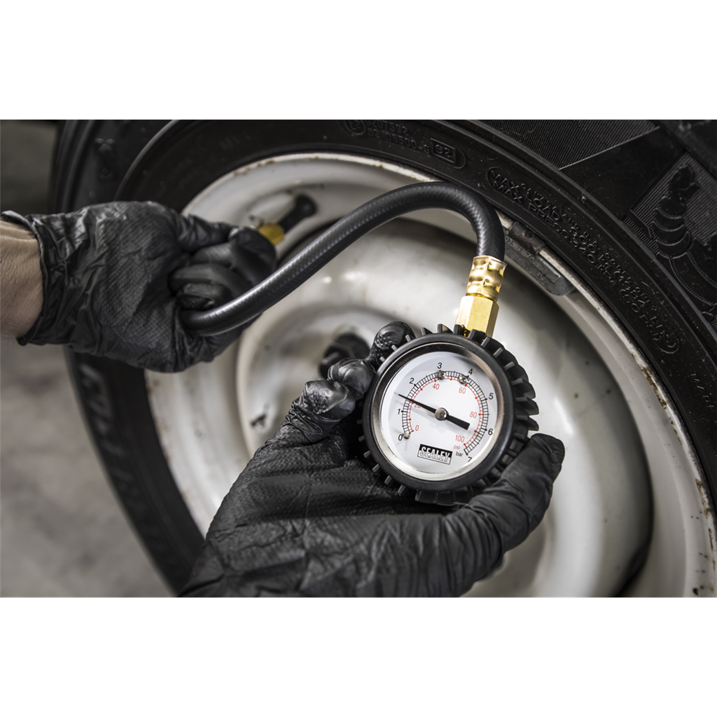 Tyre Pressure Gauge with Clip-On Chuck