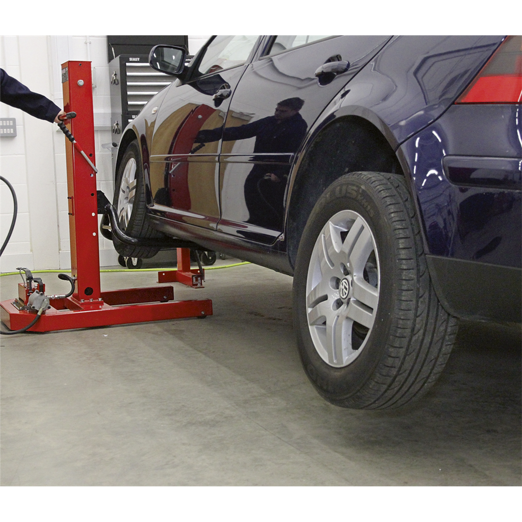 Vehicle Lift 1.5 Tonne Air/Hydraulic with Foot Pedal