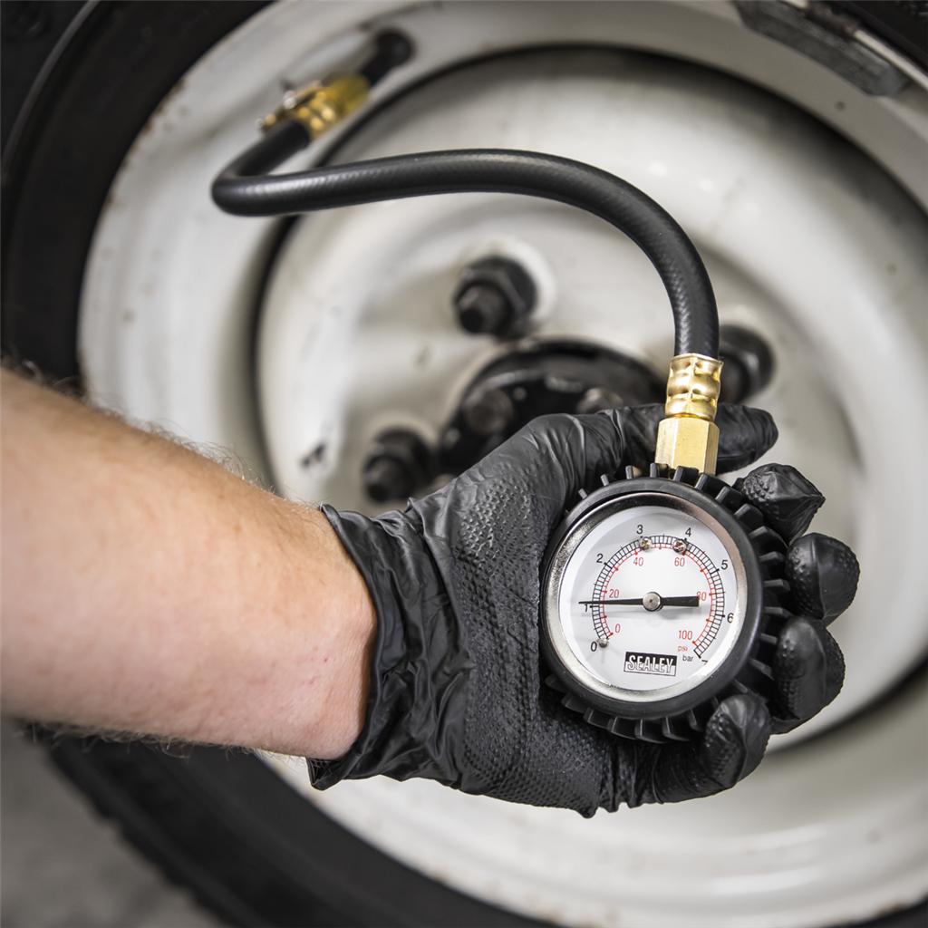 Tyre Pressure Gauge with Clip-On Chuck