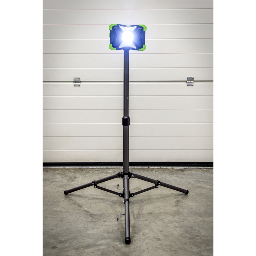 30W COB LED Portable Floodlight & Telescopic Tripod